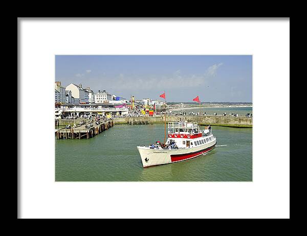 Europe Framed Print featuring the photograph Yorkshire Belle in Bridlington Harbour by Rod Johnson