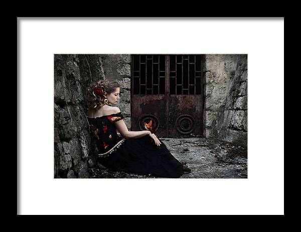 Love Framed Print featuring the photograph by Elyzaly
