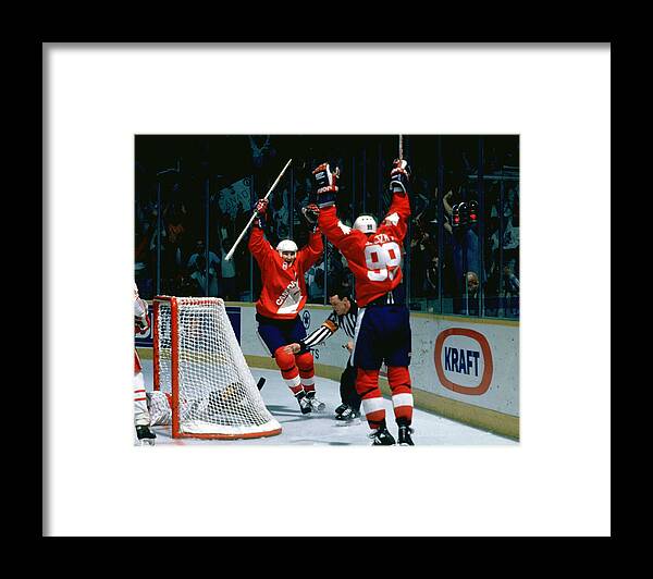 Mario Lemieux Waves To The Crowd Framed Print by B Bennett