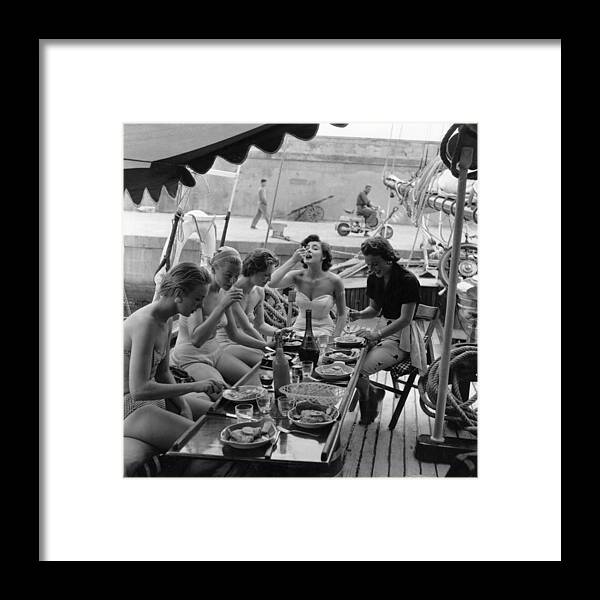 1950-1959 Framed Print featuring the photograph Lunch Time by Bert Hardy