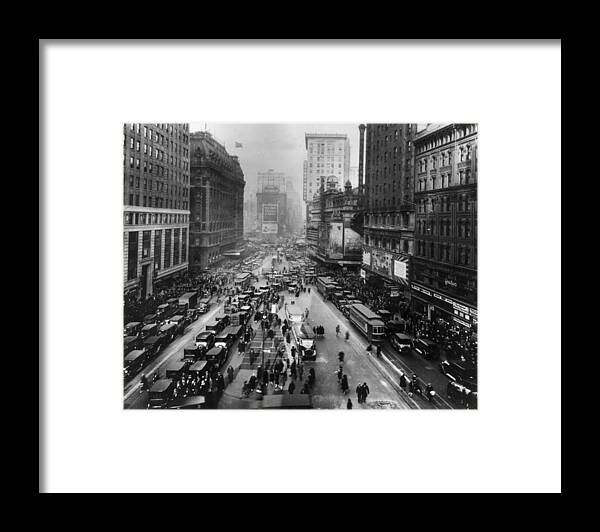 Crowd Framed Print featuring the photograph Times Square #1 by Hulton Archive