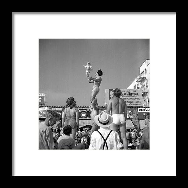 California Framed Print featuring the photograph Muscle Beach Santa Monica #10 by Michael Ochs Archives