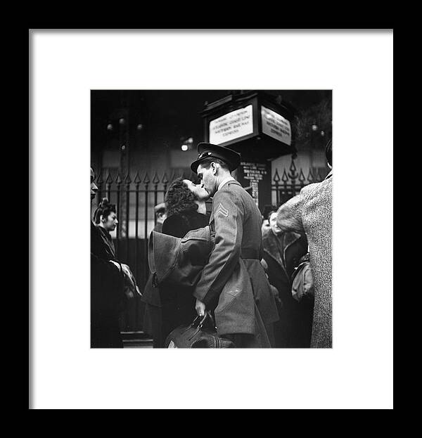 Usa Framed Print featuring the photograph Farewell Kiss #2 by Alfred Eisenstaedt