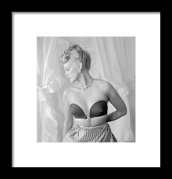 https://render.fineartamerica.com/images/rendered/default/framed-print/images/artworkimages/medium/2/2-the-wired-bra-innovator-jack-glick-and-the-development-of-the-strapless-wireless-bra-nina-leen.jpg?imgWI=7.5&imgHI=8&sku=CRQ13&mat1=PM918&mat2=&t=2&b=2&l=2&r=2&off=0.5&frameW=0.875