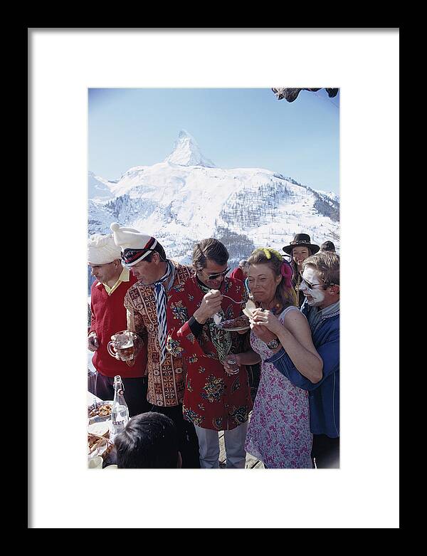 People Framed Print featuring the photograph Zermatt Skiing by Slim Aarons