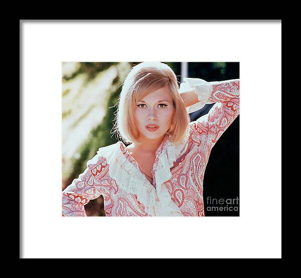 Hands Behind Head Framed Print featuring the photograph American Actress Fay Dunaway by Bettmann