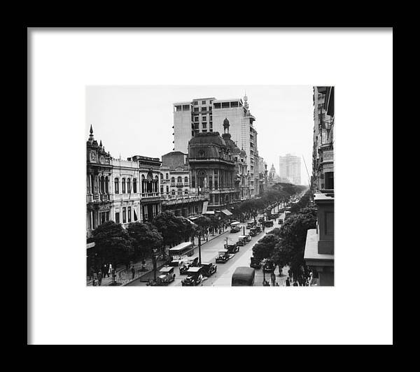 People Framed Print featuring the photograph Avenida Rio Branco by Lionel Green