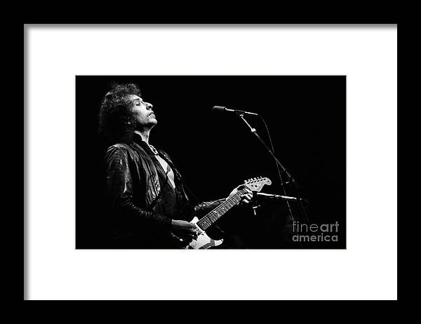 People Framed Print featuring the photograph Bob Dylan At Madison Square Garden by The Estate Of David Gahr