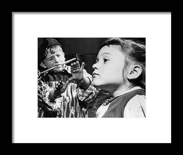 Artist Framed Print featuring the photograph Child Artist In Smock Studying Model by Bettmann