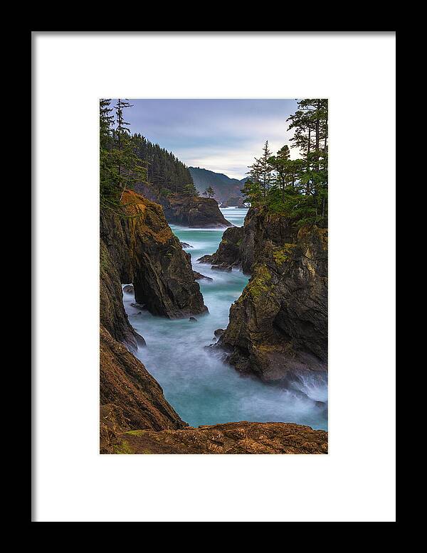 Oregon Framed Print featuring the photograph Cliffside Views by Darren White