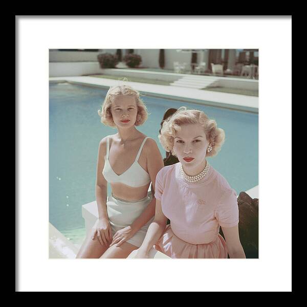 People Framed Print featuring the photograph Connelly And Guest by Slim Aarons