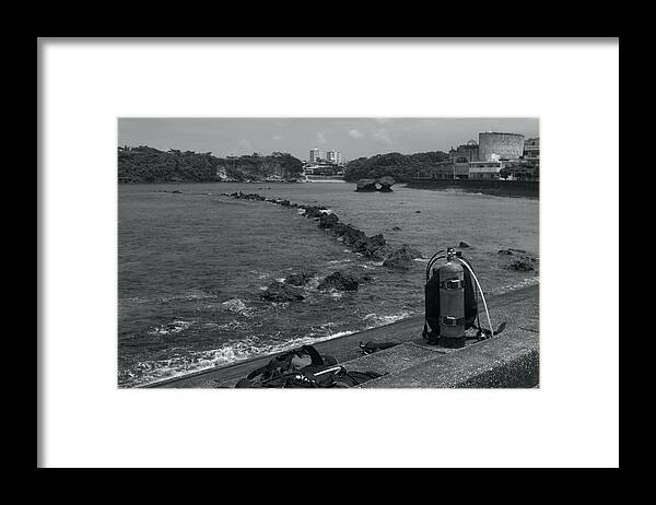 Diving Framed Print featuring the photograph Dive ready by Eric Hafner