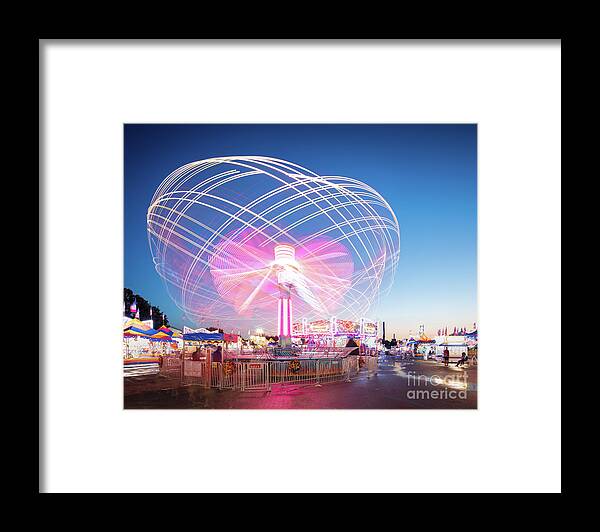 Midway Framed Print featuring the photograph Downdraft by Ernesto Ruiz