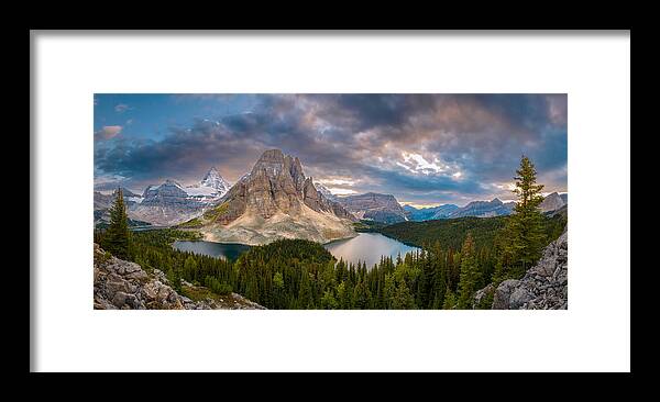 Mountains Framed Print featuring the photograph Excited Moment by Zhong Yi Huang
