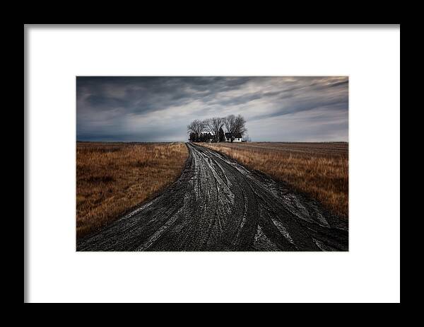 Countryside Framed Print featuring the photograph Farmhouse by Steven Zhou