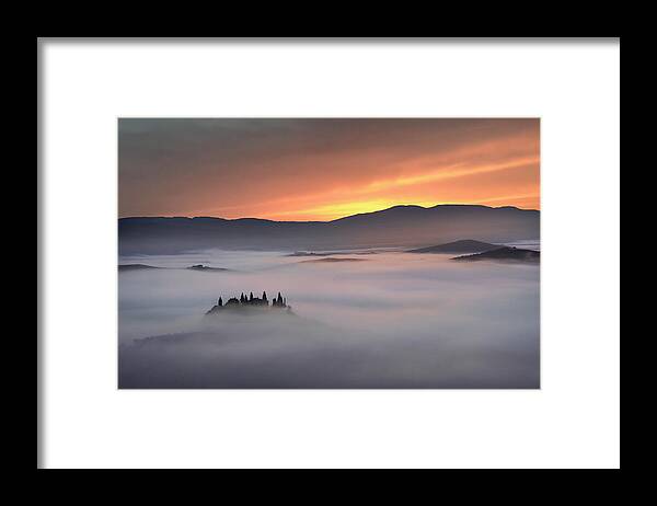 Tuscany Framed Print featuring the photograph Foggy Dawn by Alberto Fornasari Fotografie