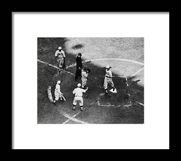 St. Louis Cardinals Framed Print featuring the photograph High & Watkins Come Home by Hulton Archive