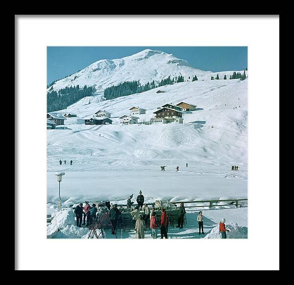 People Framed Print featuring the photograph Ice Bar In Lech by Slim Aarons