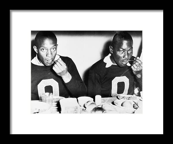 Young Men Framed Print featuring the photograph Jesse Owens And Dave Albritton Eating by Bettmann