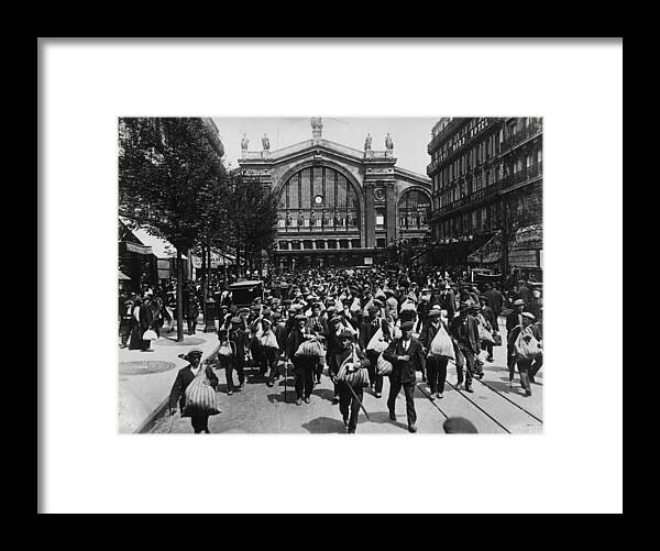 Crowd Framed Print featuring the photograph Joining Up by Hulton Archive