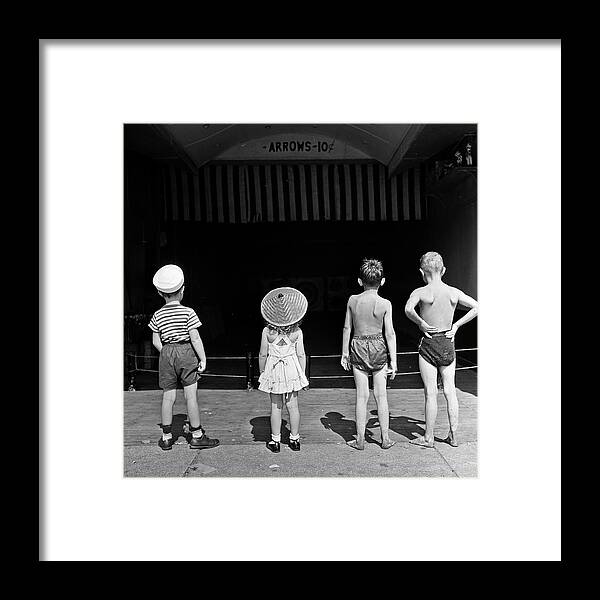 People Framed Print featuring the photograph Kids Playing At Coney Island by Rae Russel