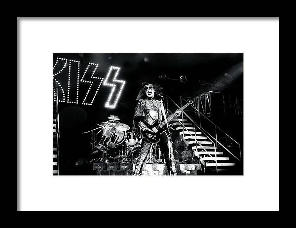 Daly City Framed Print featuring the photograph Kiss Live by Larry Hulst
