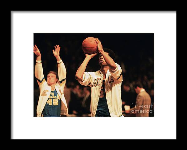 People Framed Print featuring the photograph Lew Alcindor Shooting For Basket by Bettmann