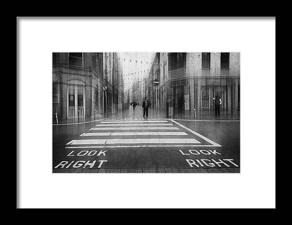 Look Framed Print featuring the photograph Look Right by Roswitha Schleicher-schwarz