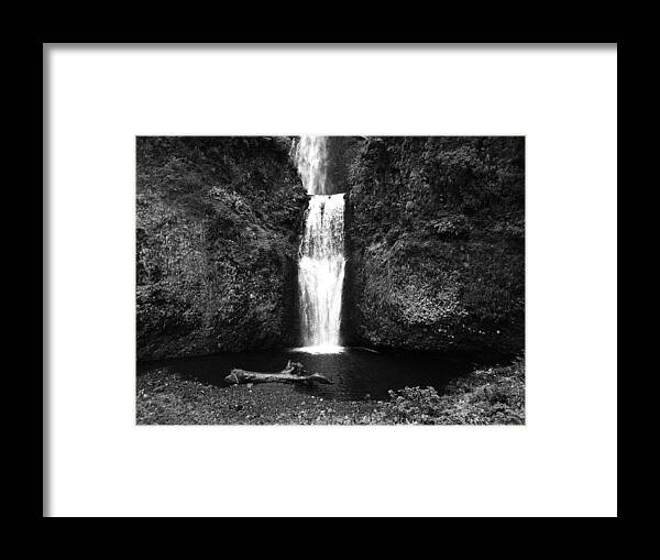 B&w Framed Print featuring the photograph Lower Multnomah Falls by Jean Evans