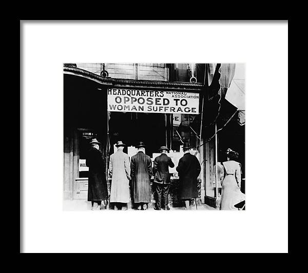 1910-1919 Framed Print featuring the photograph Men At Naows Headquarters In New York by Fpg