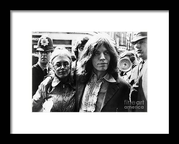 Mick Jagger And Marianne Faithfull Framed Print By Bettmann