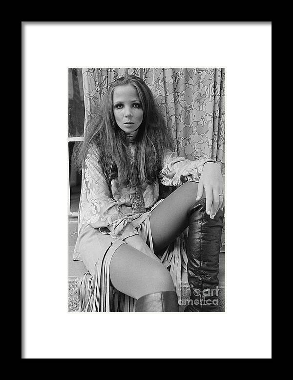 People Framed Print featuring the photograph Model Penelope Tree In Long Sleeved by Bettmann