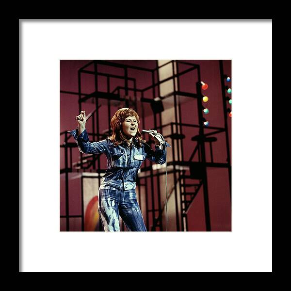 Music Framed Print featuring the photograph Photo Of Lulu by Tony Russell