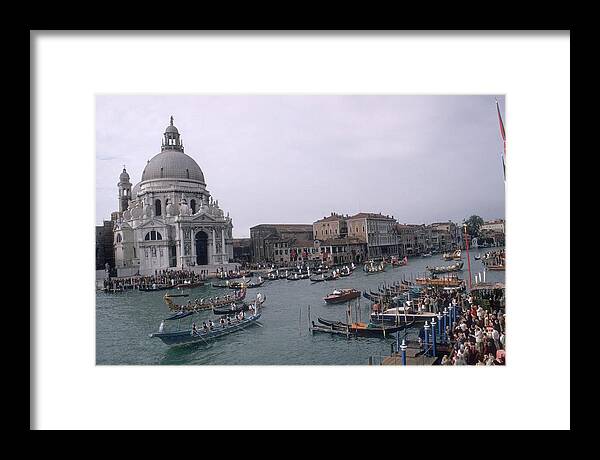 People Framed Print featuring the photograph Pope In Venice by Slim Aarons