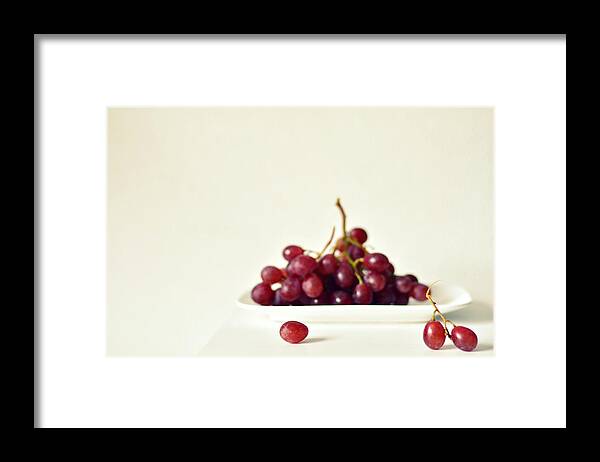 White Background Framed Print featuring the photograph Red Grapes On White Plate by Photo By Ira Heuvelman-dobrolyubova