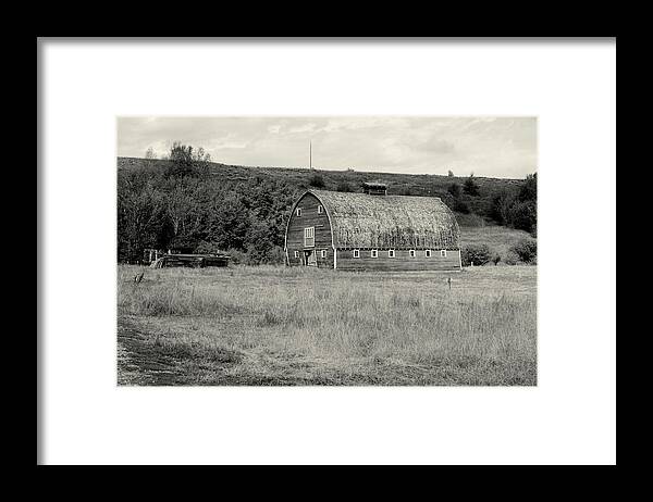 Barn Framed Print featuring the photograph Red Lodge MT Barn Black and white by Cathy Anderson