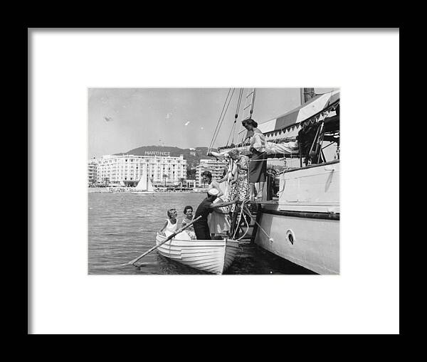 1950-1959 Framed Print featuring the photograph Rowing Ashore by Bert Hardy