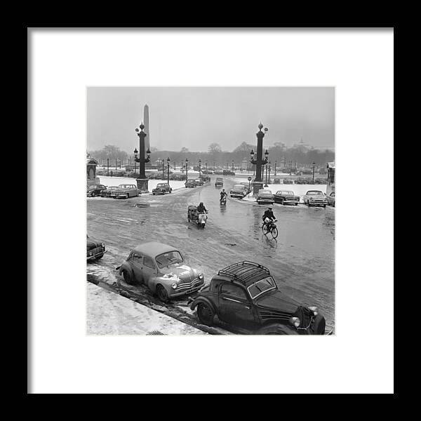 1950-1959 Framed Print featuring the photograph Snowy Paris In February 1956 by Keystone-france