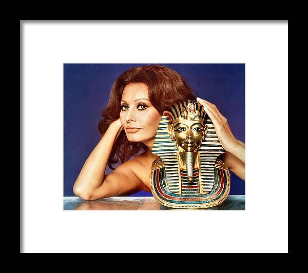 People Framed Print featuring the photograph Sophia Loren Portrait Session by Harry Langdon