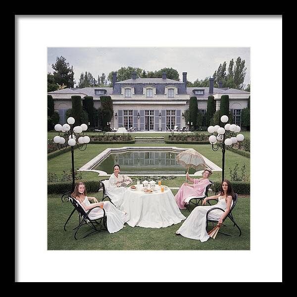 People Framed Print featuring the photograph The Romanones by Slim Aarons