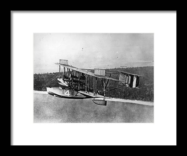 People Framed Print featuring the photograph Transatlantic Flight by Hulton Archive