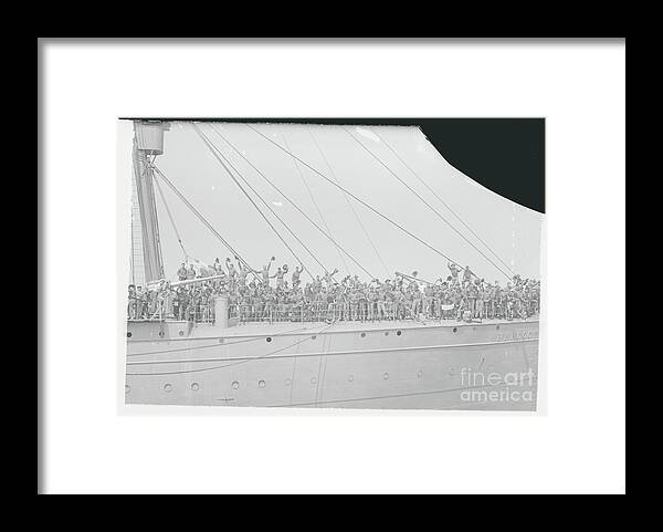 Crowd Of People Framed Print featuring the photograph Troops Leaving For France by Bettmann