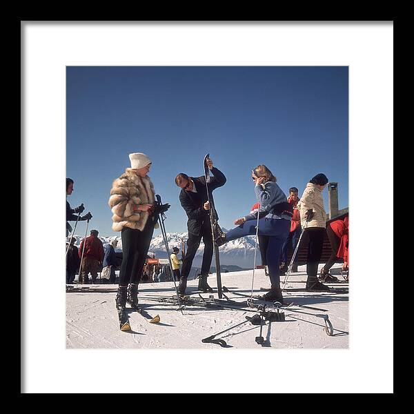 Skiing Framed Print featuring the photograph Verbier Skiers by Slim Aarons