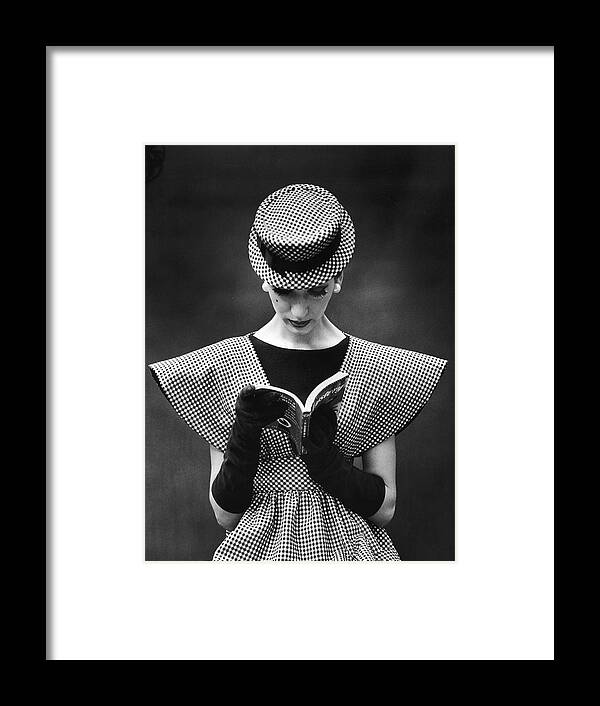 Fashion Framed Print featuring the photograph Wide-Shoulder Fashion by Nina Leen