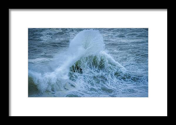 Fanned Framed Print featuring the photograph Wave Crown #1 by Bill Posner