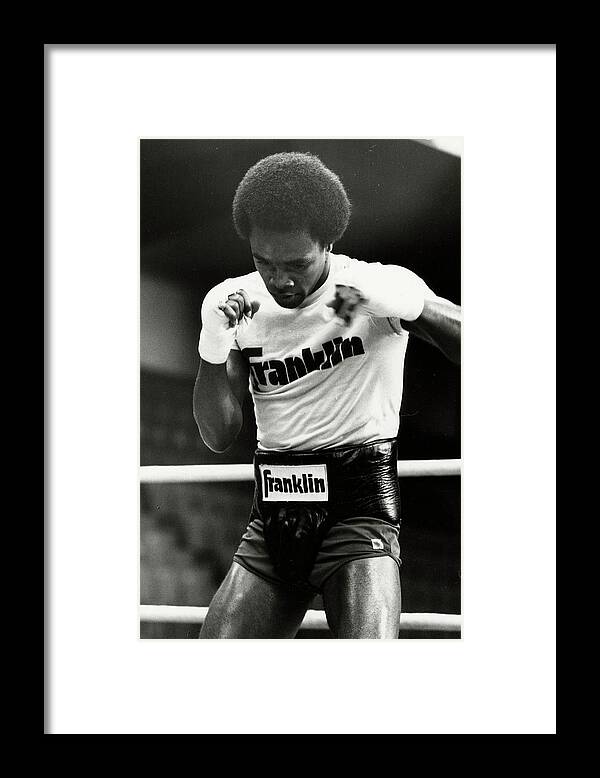 News Framed Print featuring the photograph Sugar Ray Leonard #6 by Pierre Roussel