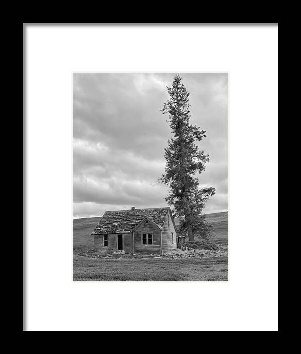 Abandoned Framed Print featuring the photograph Abandoned Farmhouse - Lincoln County #3 by Jerry Abbott