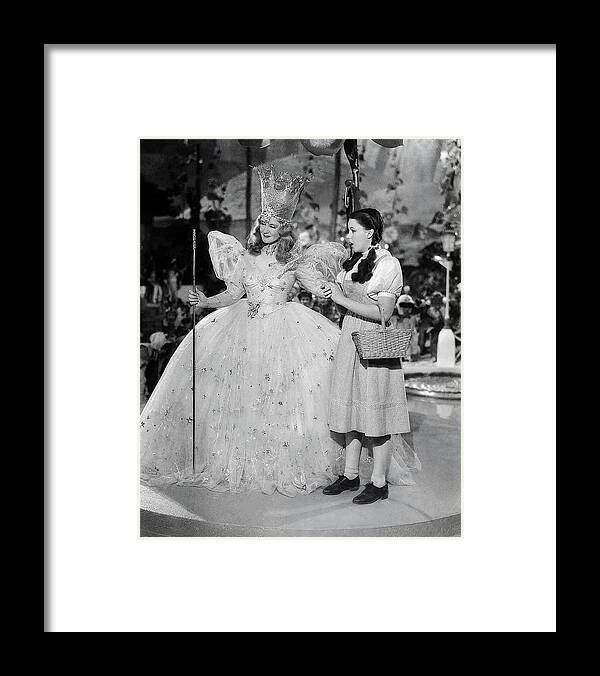 THE WIZARD OF OZ [US 1939] BILLIE BURKE as Glinda, JUDY GARLAND as