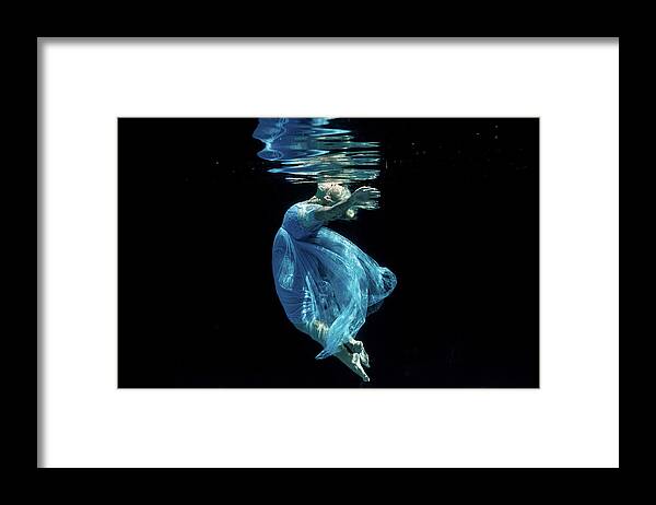 Underwater Framed Print featuring the photograph Blue Feelings by Gemma Silvestre