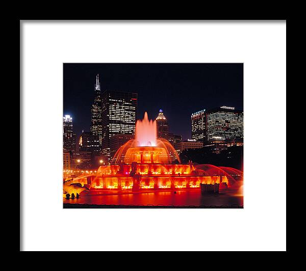 Cityscape Framed Print featuring the photograph Buckingham Fountain in Chicago by Thomas Firak